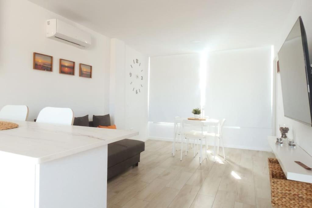 Newly Refurbished Beachfront Apartment. San Bartolomé Extérieur photo