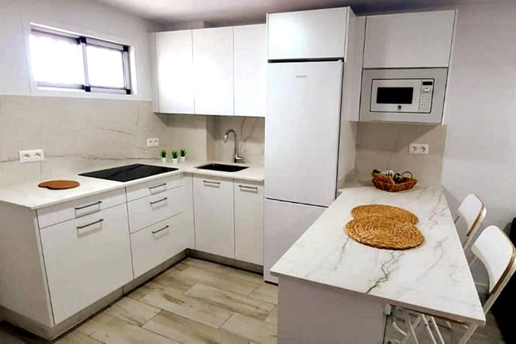 Newly Refurbished Beachfront Apartment. San Bartolomé Extérieur photo